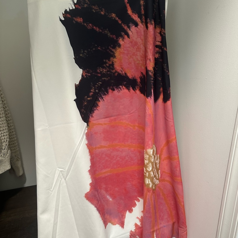 Floral Print Scarf in Black and Pink